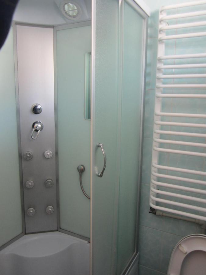 Базилік Hotel ยาเรมชา ภายนอก รูปภาพ